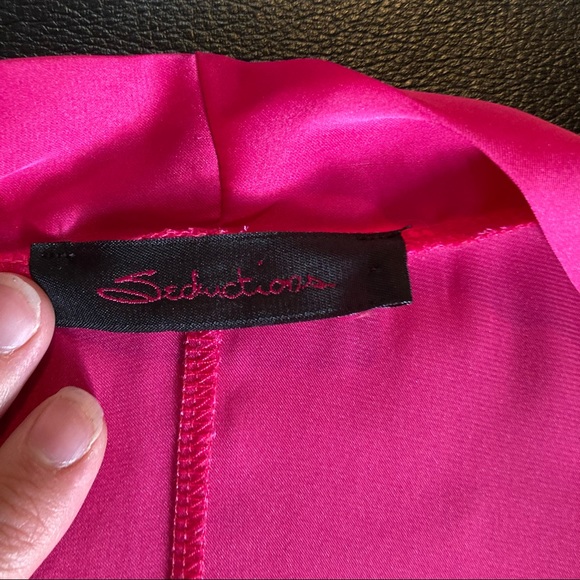 🌸5/$25🌸
Seduction Size L Blouse with Tie in Front - Picture 5 of 6